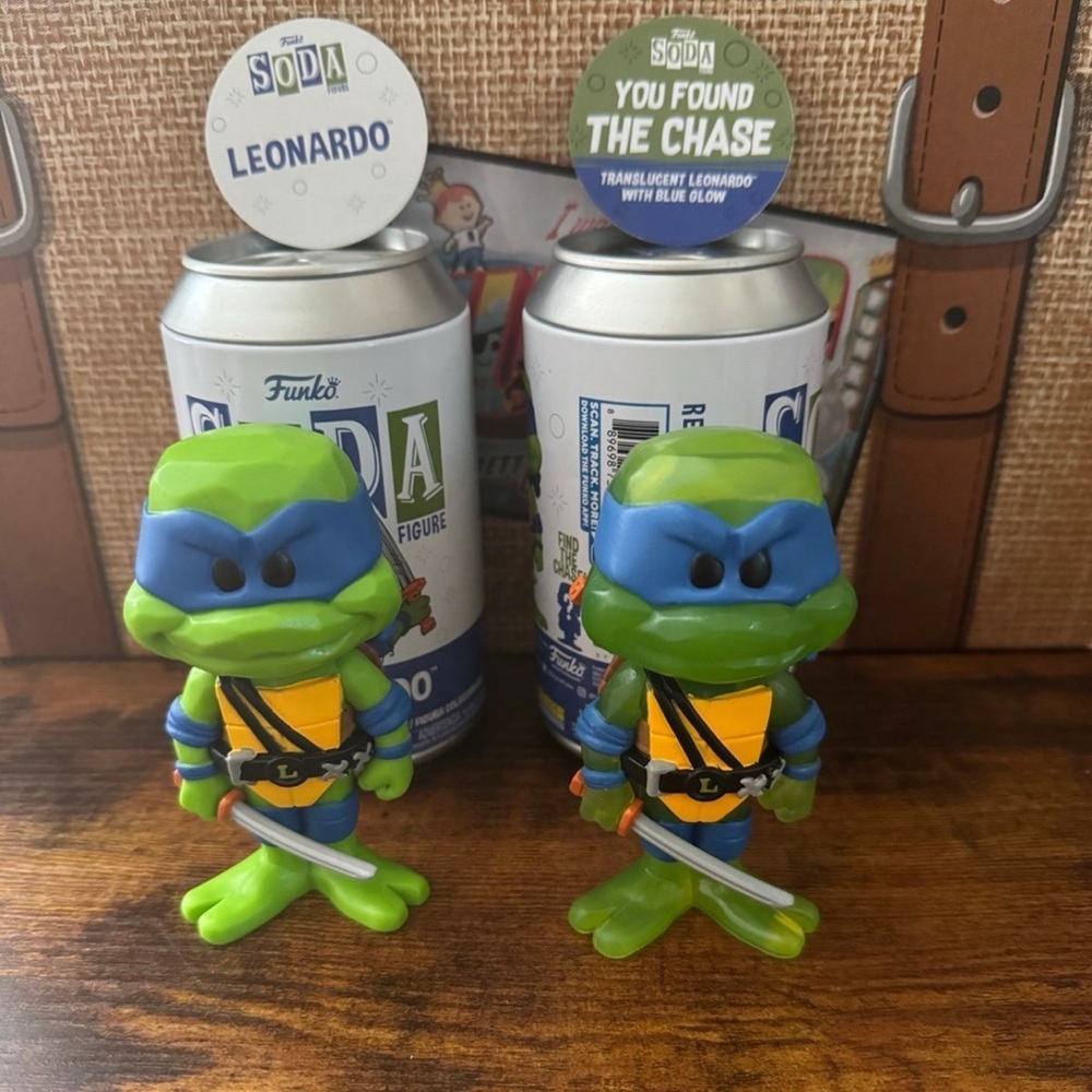 Funko Soda Leonardo TMNT
Chase Translucent Leonardo
With Blue Glow+Common Lot
2